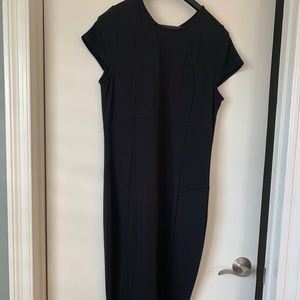 Black fitted dress with cap sleeves